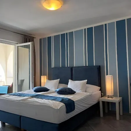 Garfild 4* Novi Vinodolski