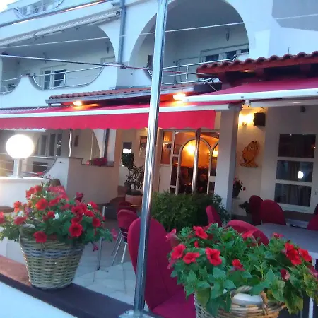 Garfild Pensionat 4*