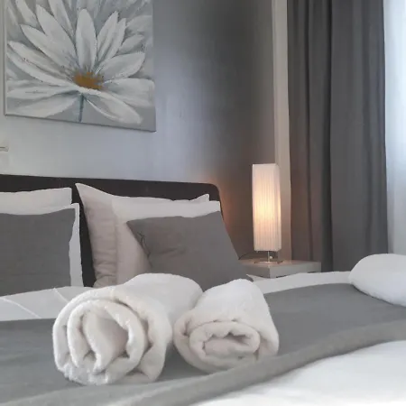 Garfild Konukevi 4*