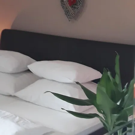 Garfild Konukevi Novi Vinodolski