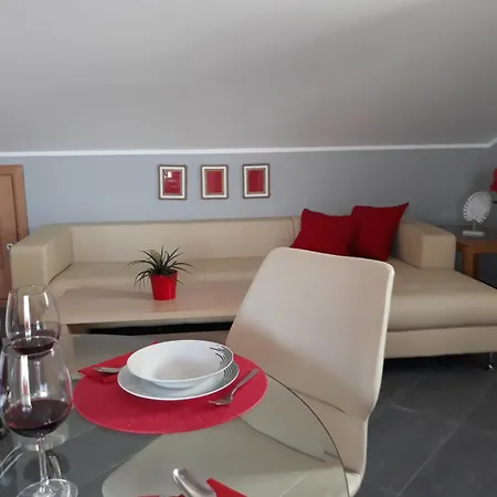 Garfild Konukevi Novi Vinodolski