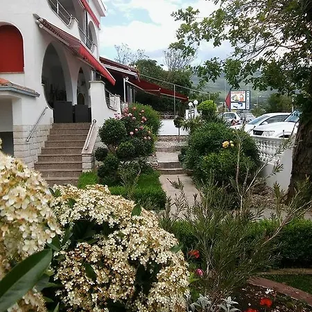 Guest house Garfild 4*