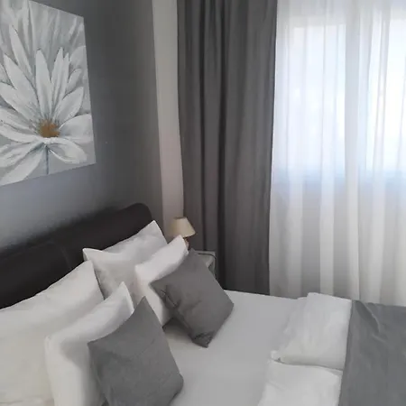 Garfild 4* Novi Vinodolski